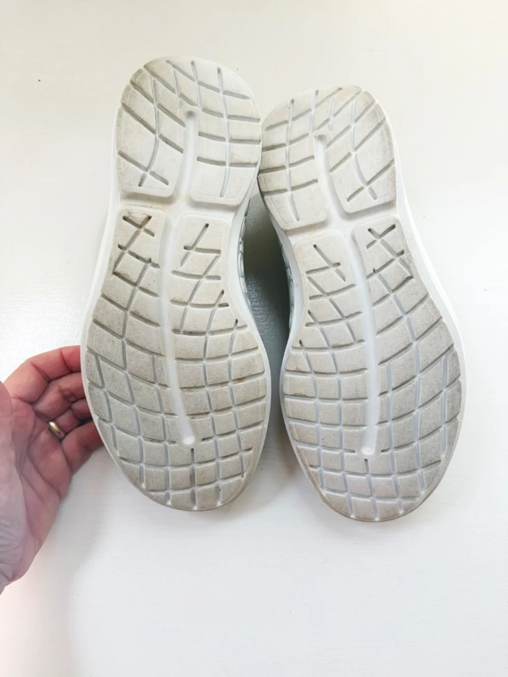 Oofos OOmg eeZee Low Recovery Slip-on Shoes, Size 6